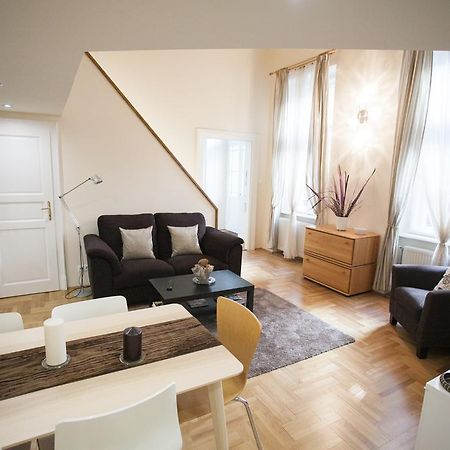 Agora Apartment Boedapest Buitenkant foto