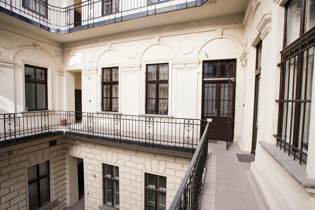 Agora Apartment Boedapest Buitenkant foto