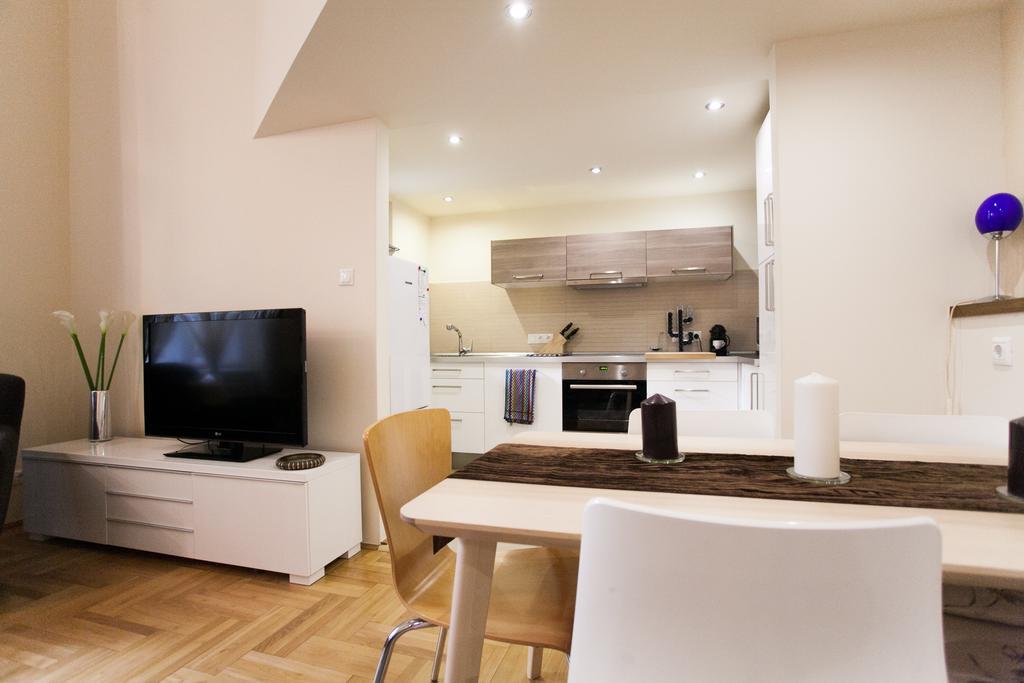 Agora Apartment Boedapest Buitenkant foto