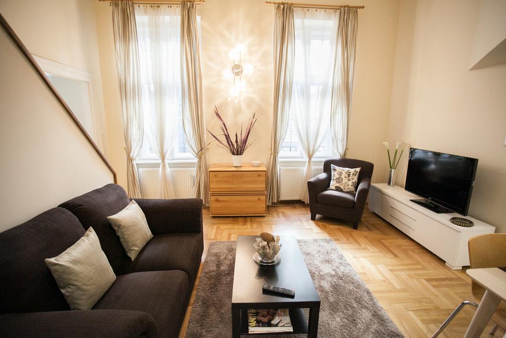 Agora Apartment Boedapest Buitenkant foto