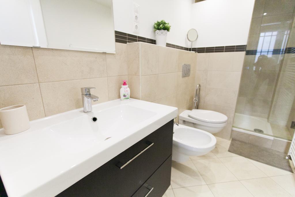 Agora Apartment Boedapest Buitenkant foto