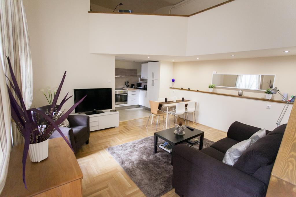 Agora Apartment Boedapest Buitenkant foto