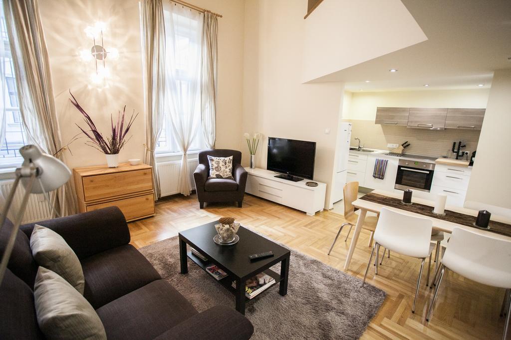 Agora Apartment Boedapest Buitenkant foto