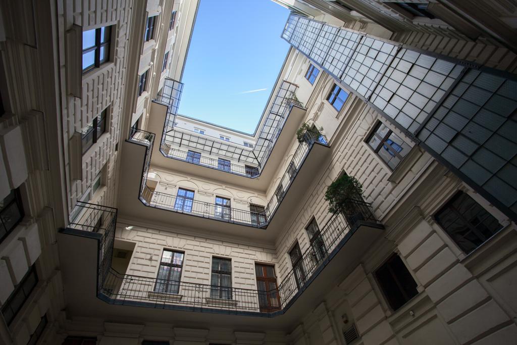 Agora Apartment Boedapest Buitenkant foto